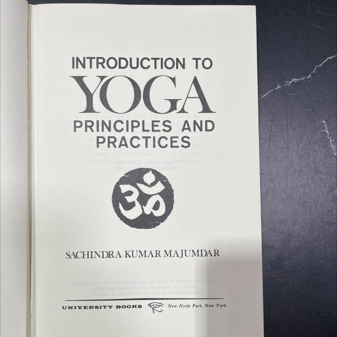 introduction to yoga principles and practices book, by sachindra kumar majumdar, 1966 Hardcover, First Edition, Vintage image 2