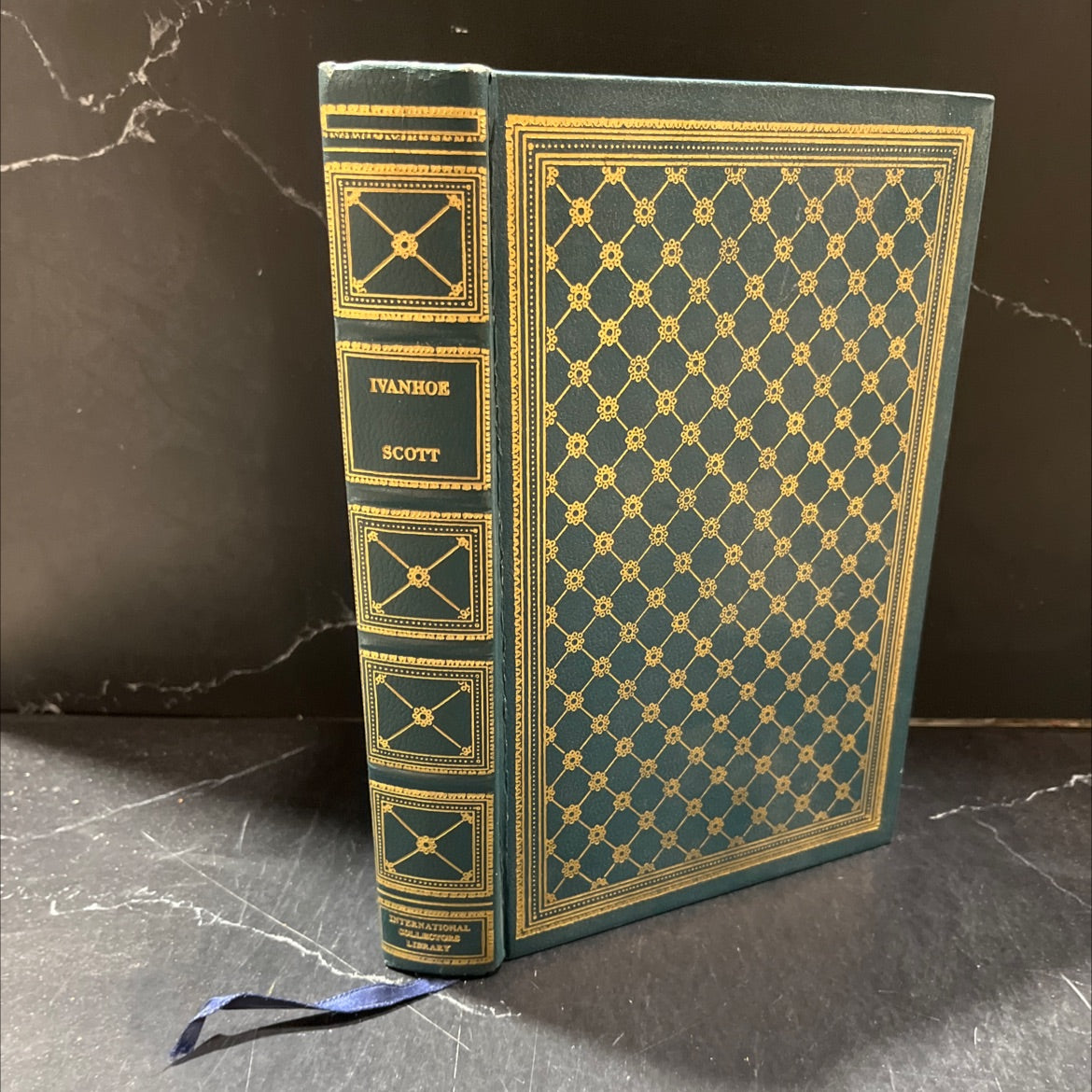 ivanhoe book, by sir walter scott, unknown Hardcover image 1