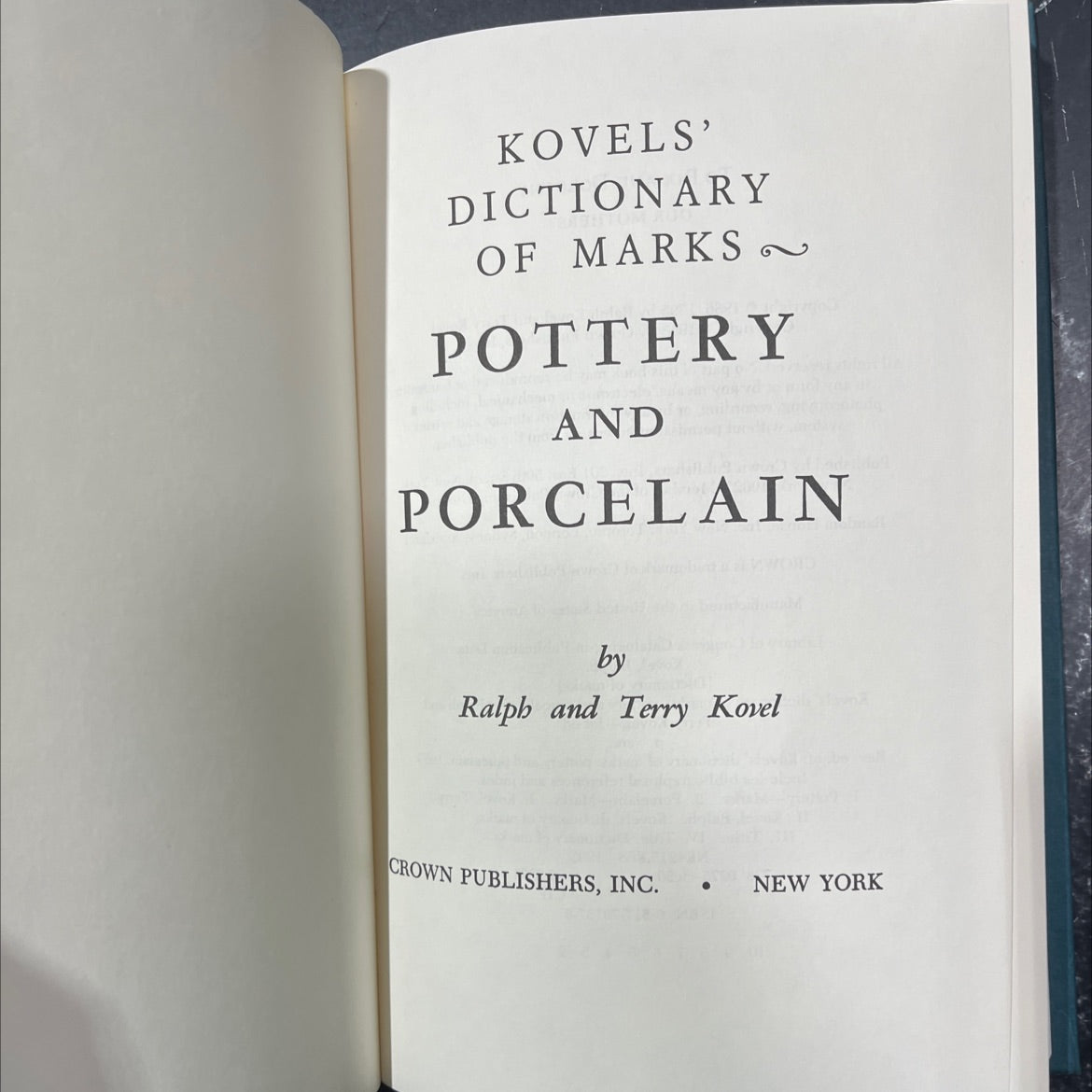 kovels' dictionary of marks pottery and porcelain book, by Ralph Kovel, Terry Kovel, 1995 Hardcover image 2