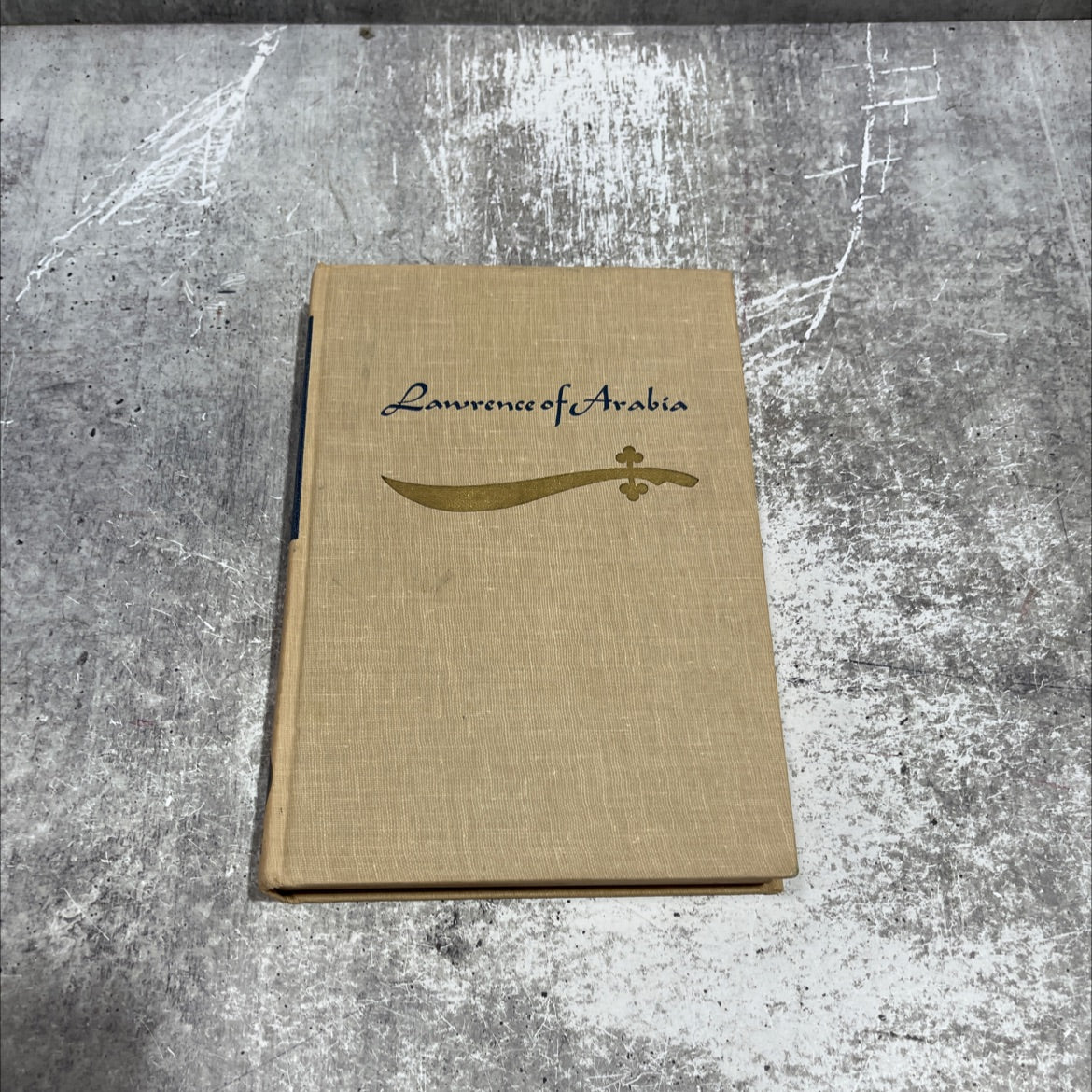 lawrence of arabia book, by alistair maclean, 1962 Hardcover image 1