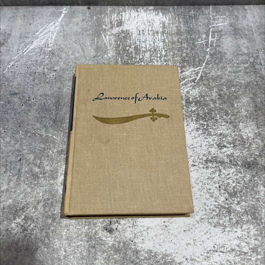lawrence of arabia book, by alistair maclean, 1962 Hardcover image 1