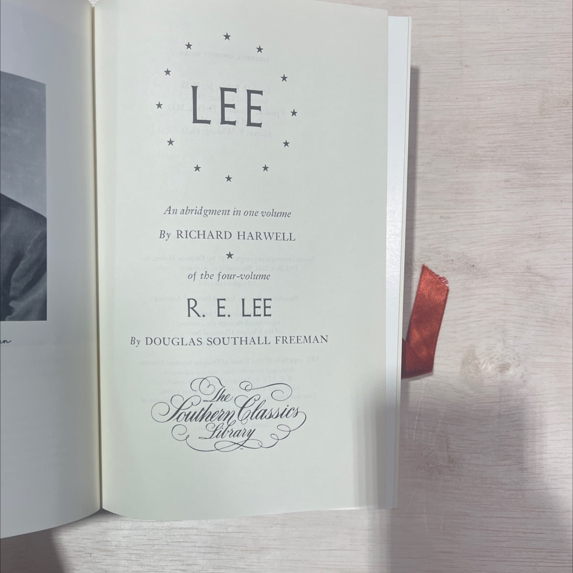 lee book, by douglas southall freeman, 1982 Leather, Vintage image 2