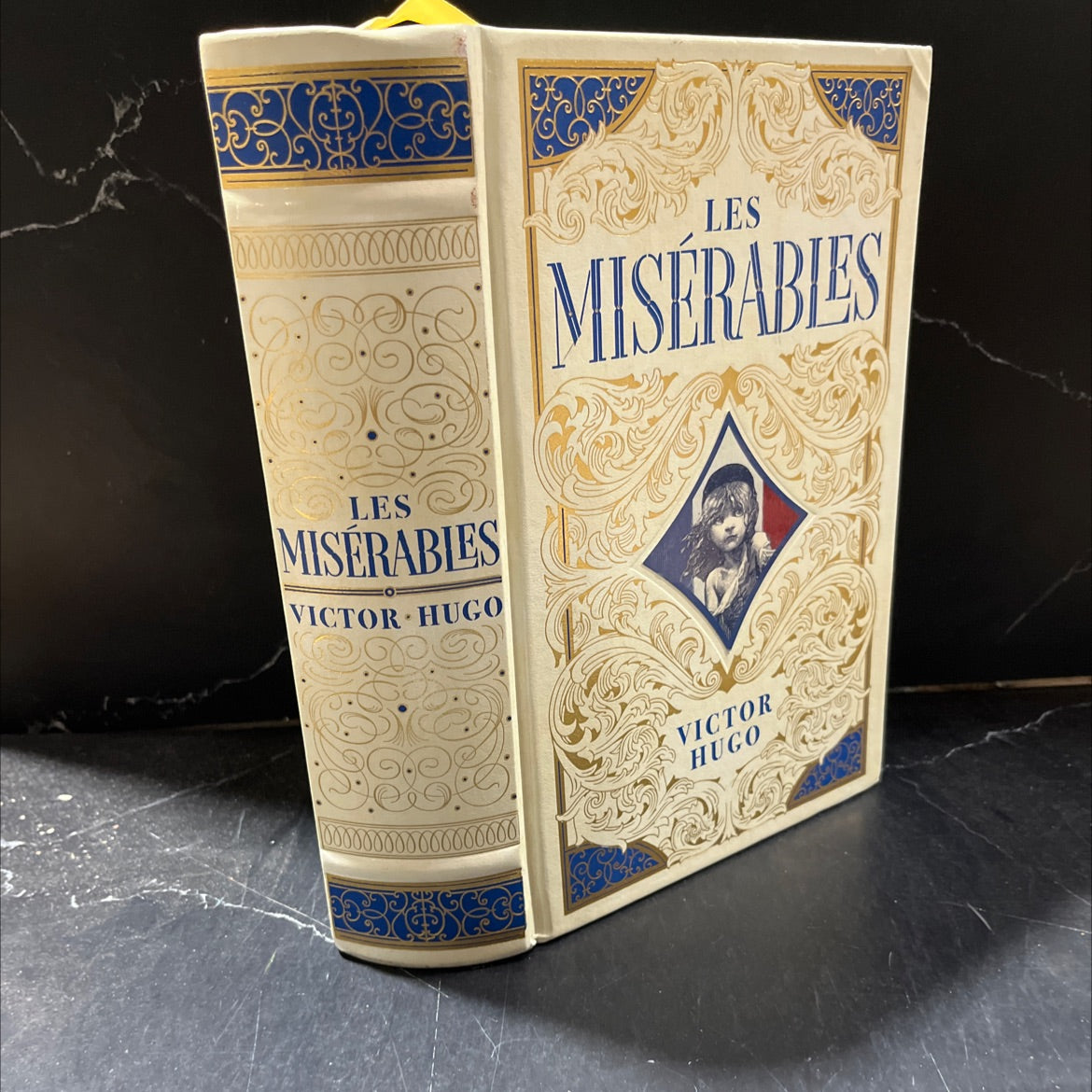 les miserables book, by victor hugo, 2017 Leather image 1