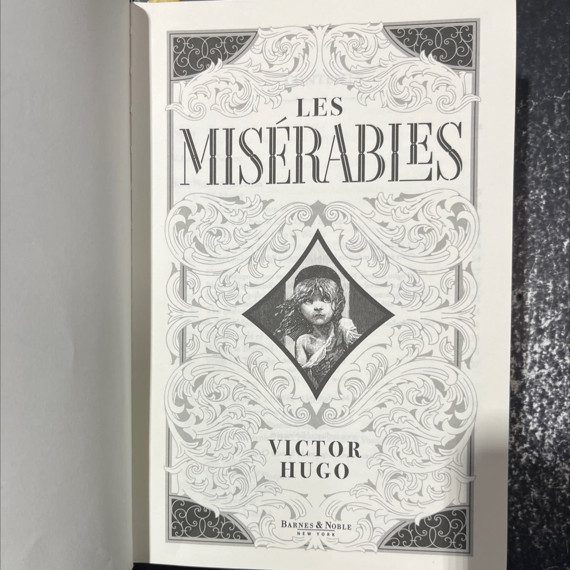 les miserables book, by victor hugo, 2017 Leather image 2