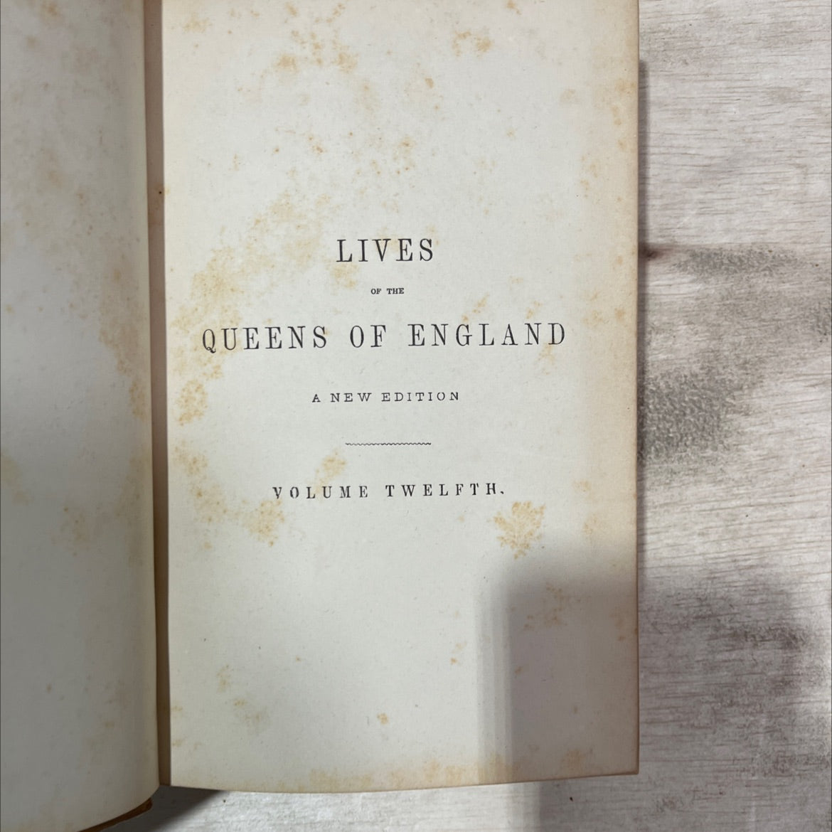 lives of the queens of england book, by agnes strickland, 1859 Hardcover, Antique image 2