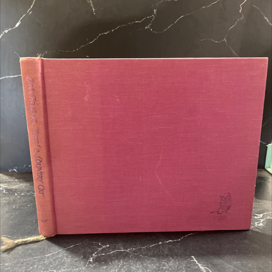 lynn hollyn's town & country cat book, by Lynn Hollyn, 1982 Hardcover image 1