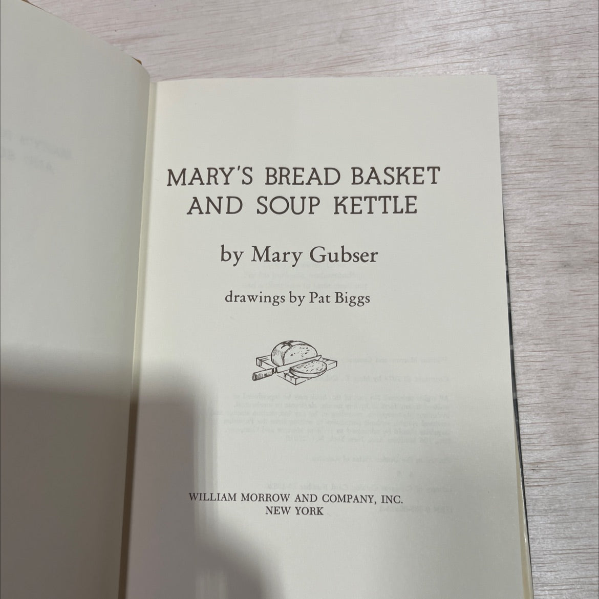 mary's bread basket and soup kettle book, by Mary Gubser, 1975 Hardcover image 2