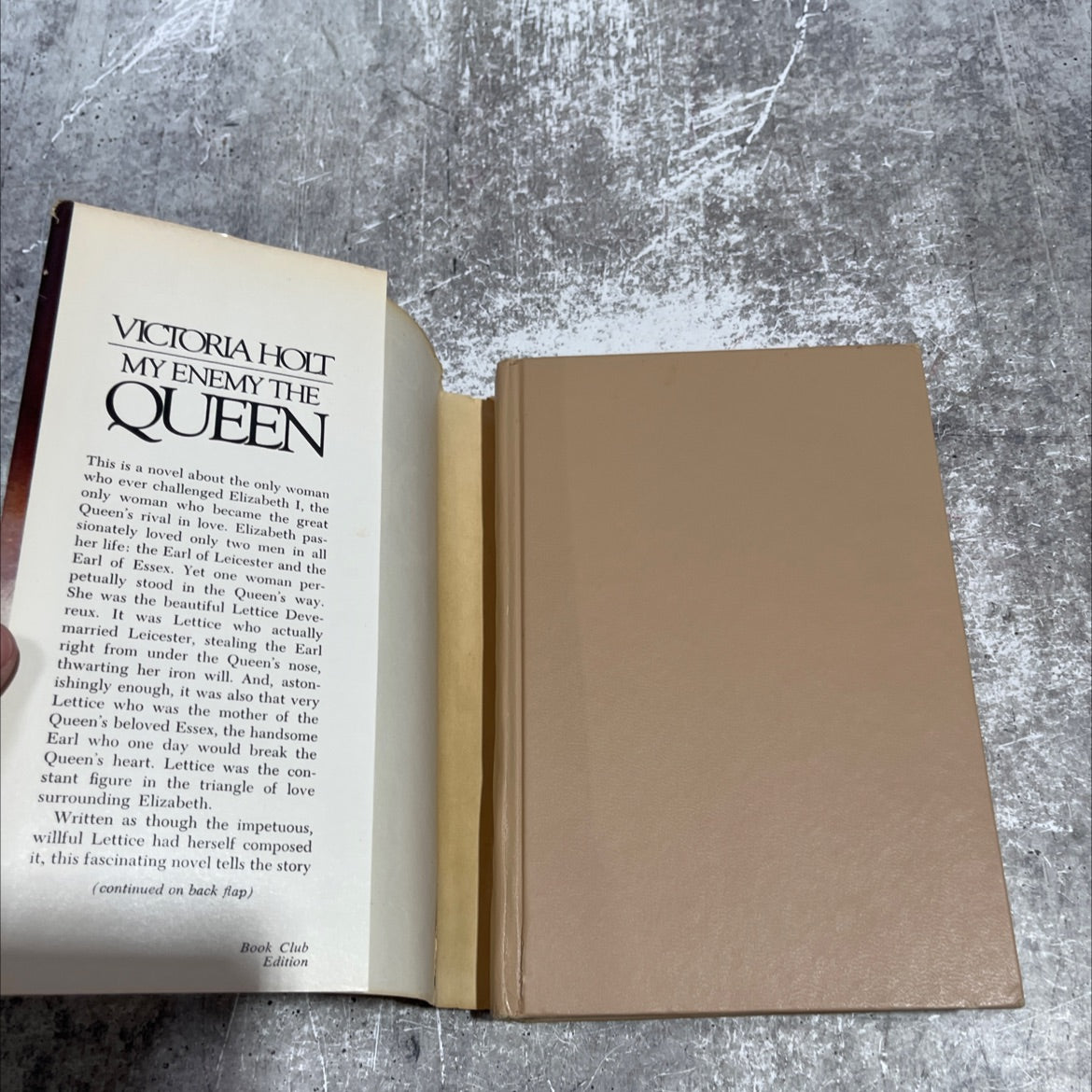 my enemy the queen book, by victoria holt, 1978 Hardcover image 4