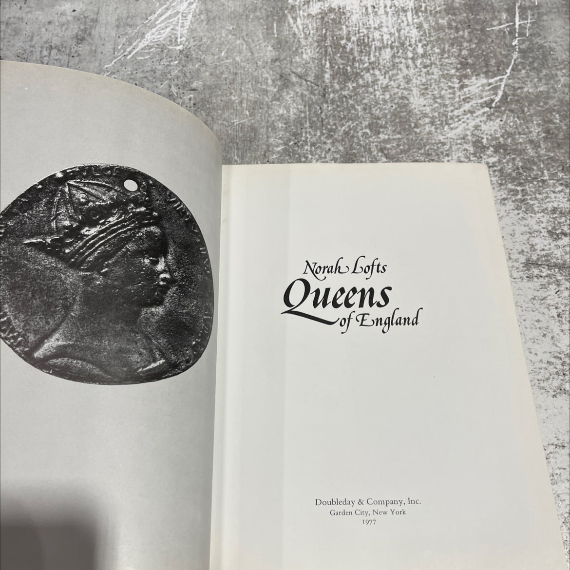norah lofts queens of england book, by Norah Lofts, 1977 Hardcover image 2