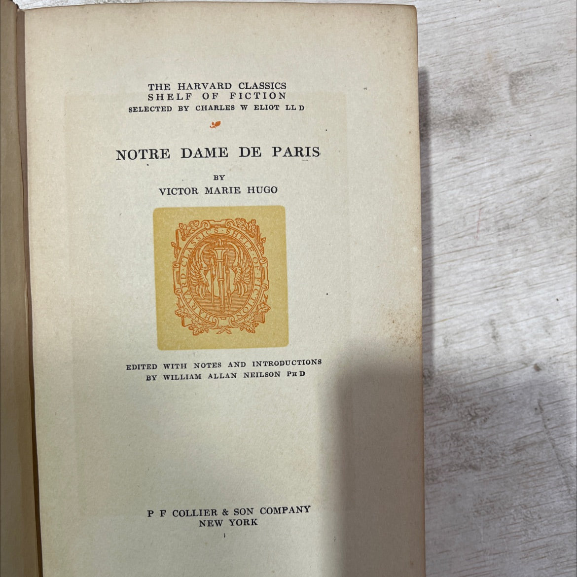 notre dame de paris book, by victor marie hugo, 1917 Hardcover, Antique image 2