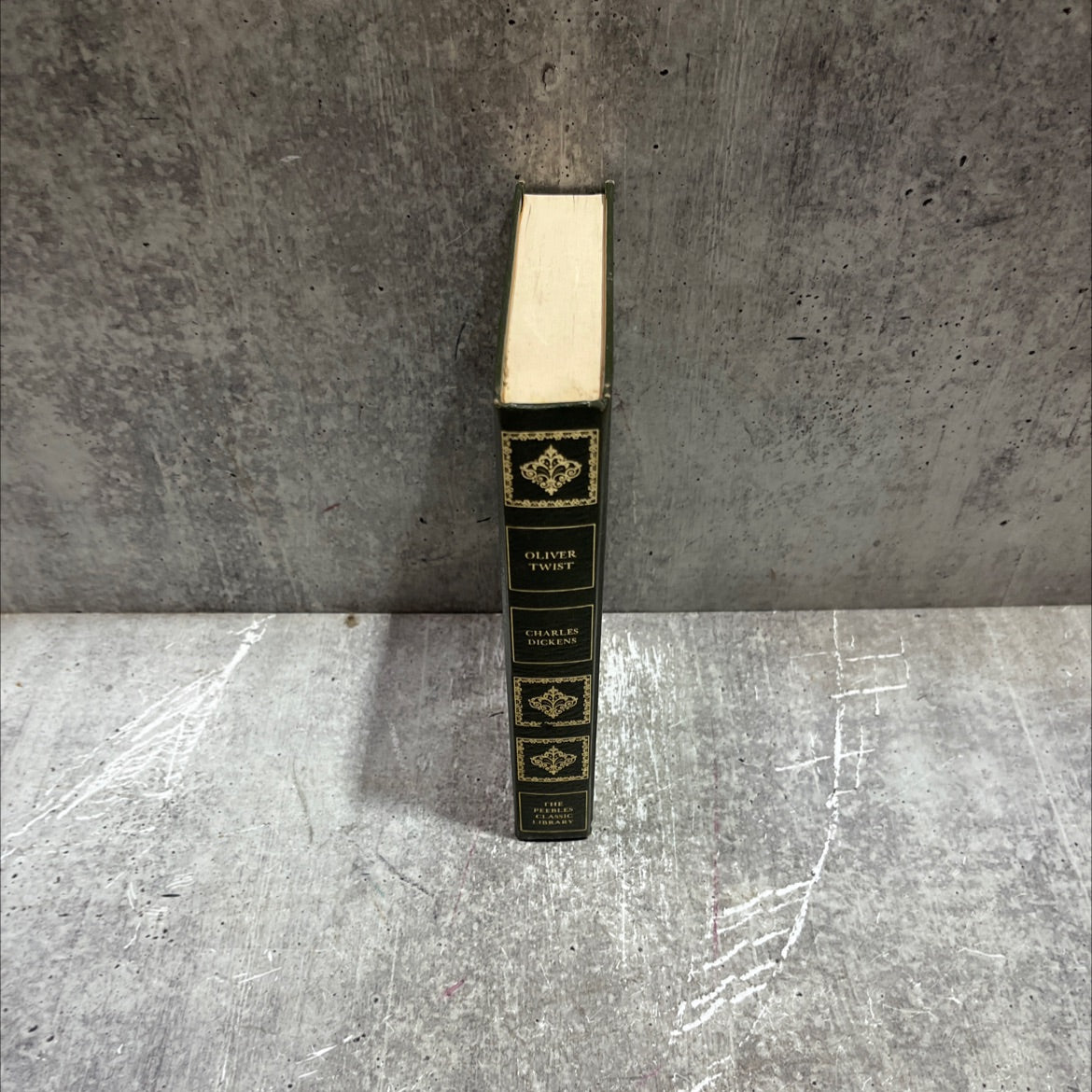 oliver twist book, by charles dickens, 1870 Hardcover image 4