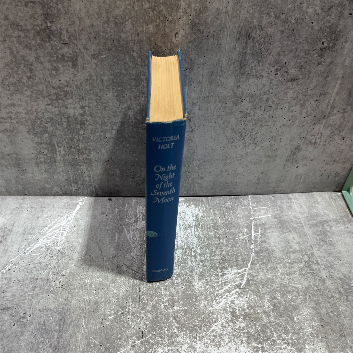 on the night of the seventh moon book, by victoria holt, 1972 Hardcover image 4
