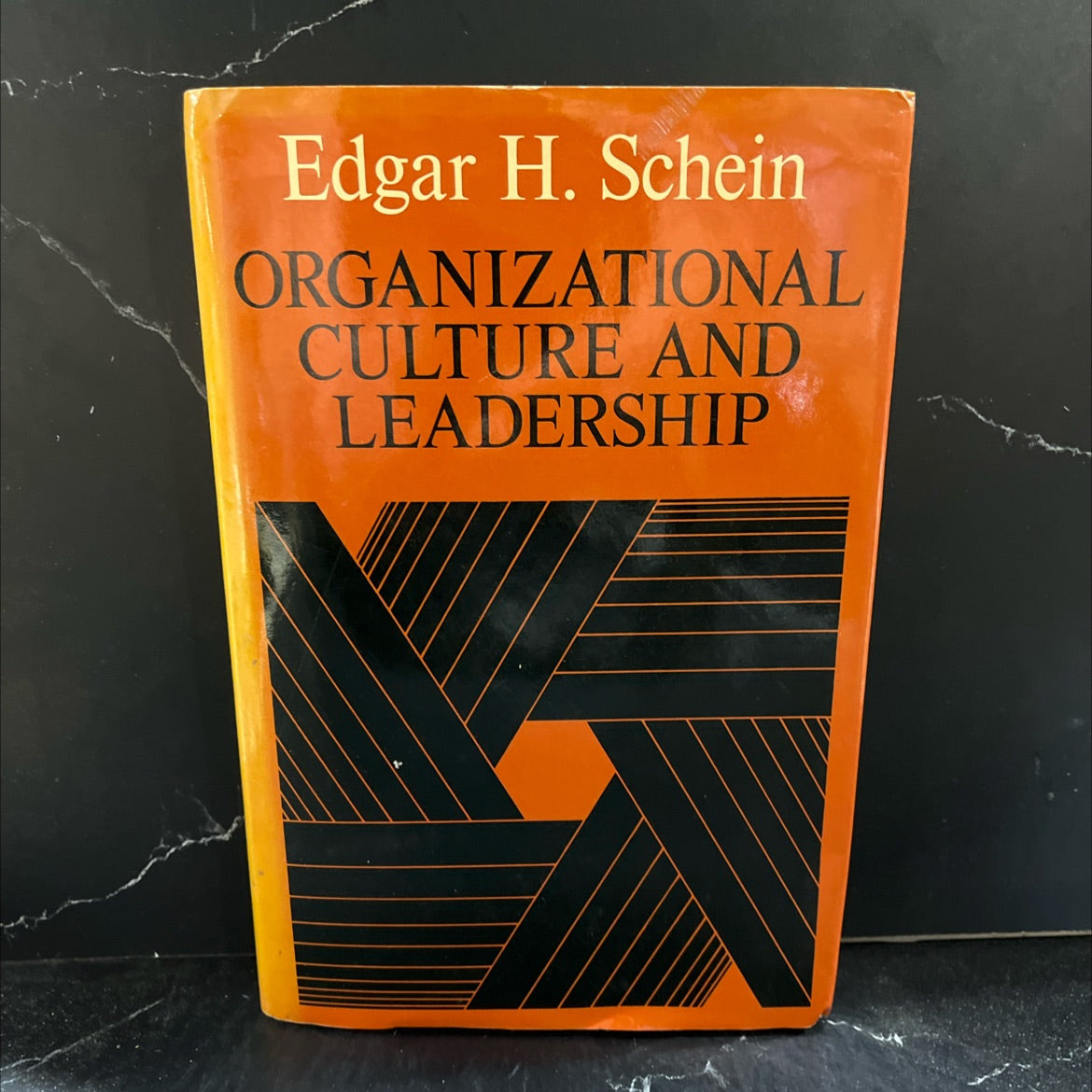 organizational culture and leadership a dynamic view book, by Edgar H. Schein, 1986 Hardcover image 1