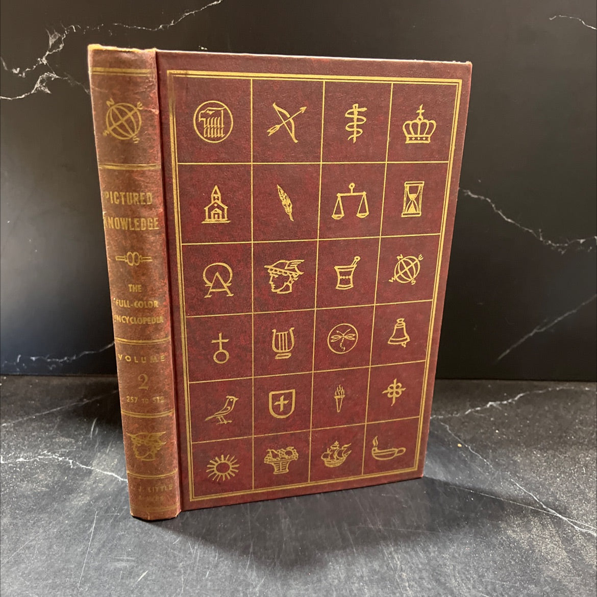 pictured knowledge the full-color illustrated encyclopedia for the family book, by Franklin Dunham, Mus.D., Litt.D., image 1