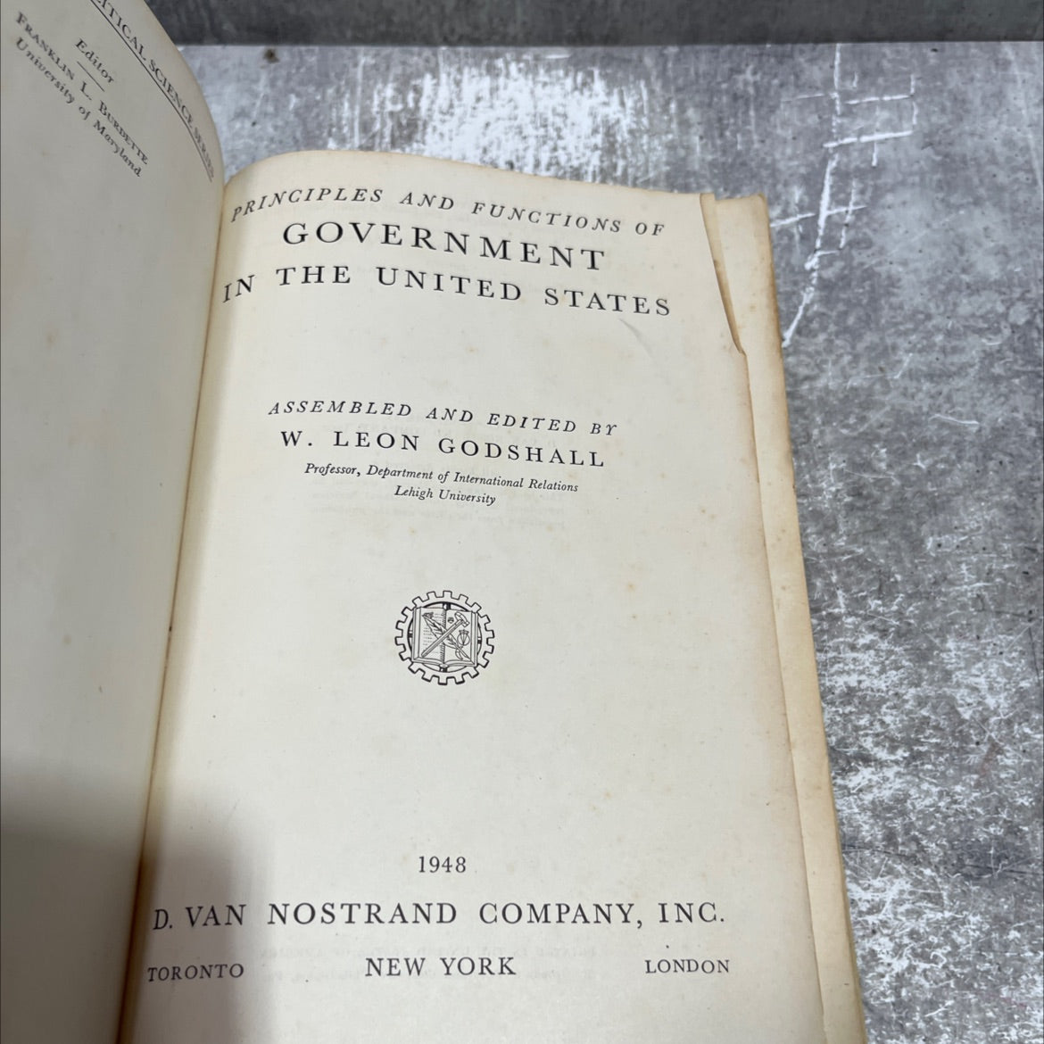 principles and functions of government in the united states book, by w. leon godshall, 1948 Leather image 2