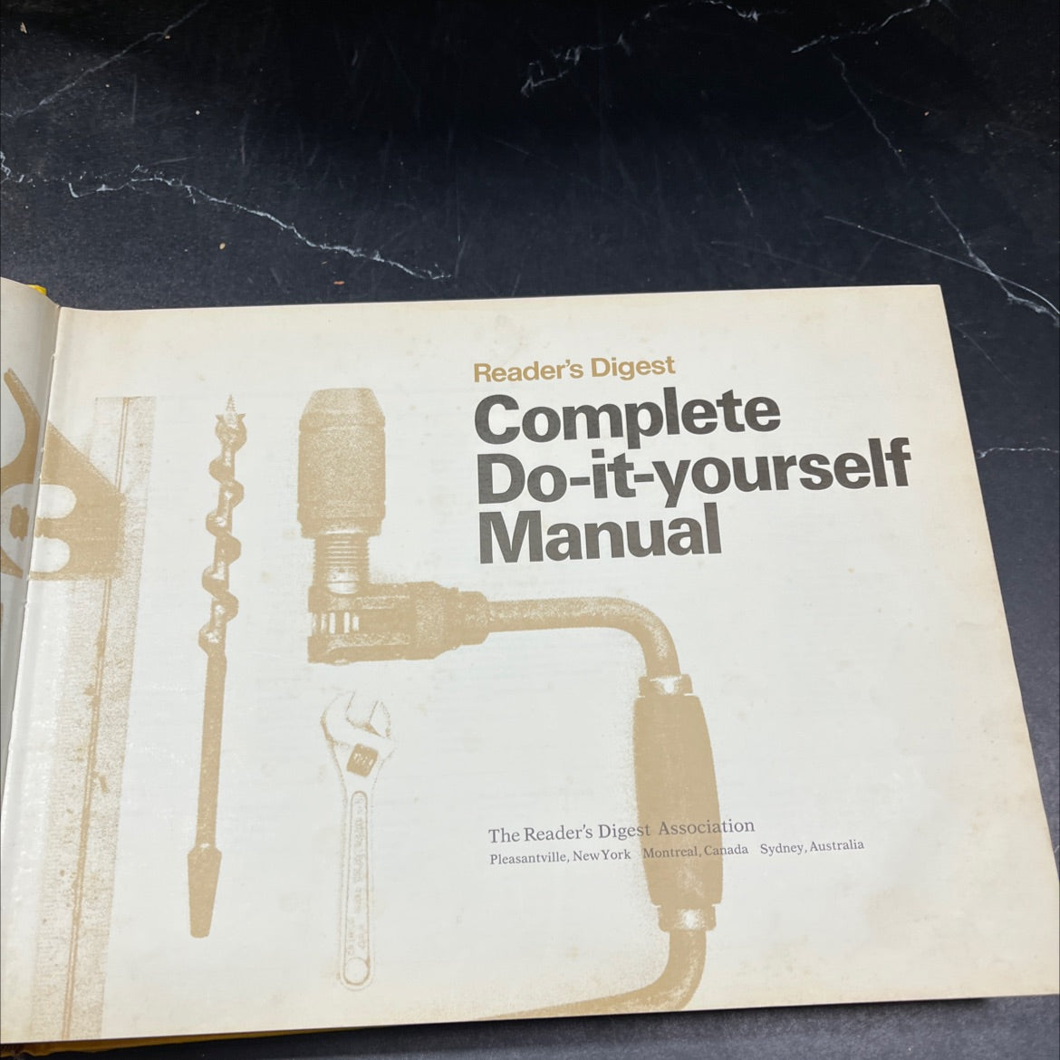 reader's digest complete do-it-yourself manual book, by unknown, 1973 Hardcover image 2