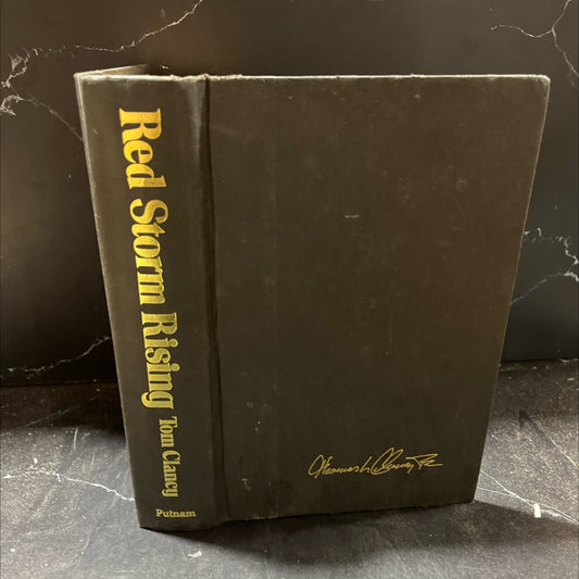 SIGNED red storm rising book, by Tom Clancy, 1986 Hardcover image 1