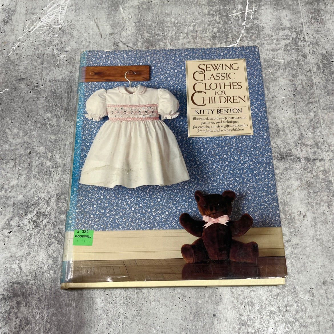 sewing classic clothes for children book, by kitty benton, 1981 Hardcover image 1