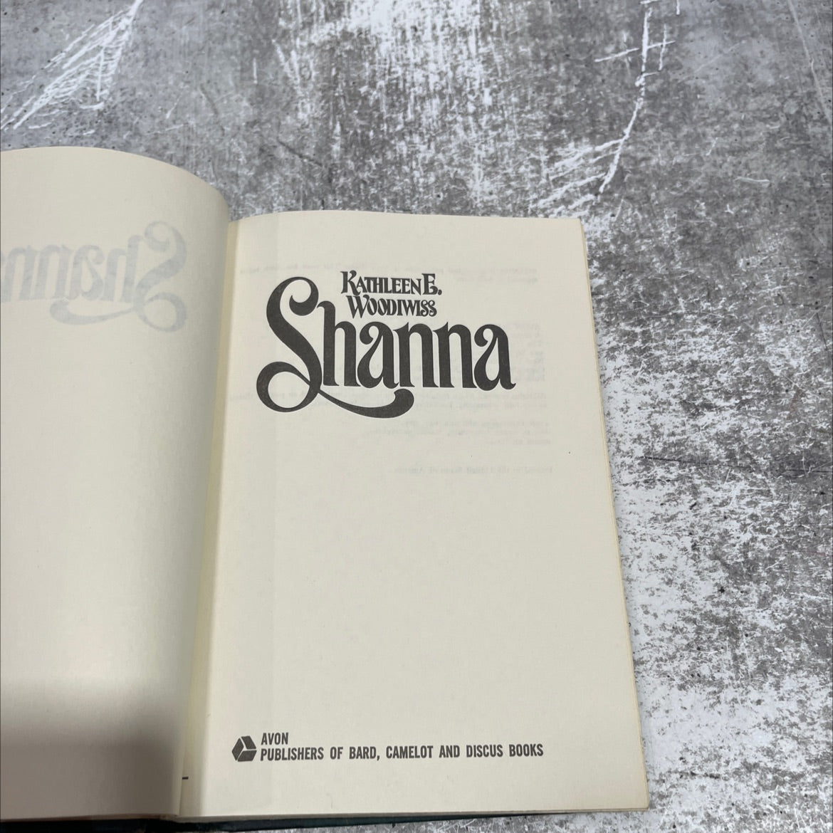 shanna book, by kathleen e. woodiwiss, 1977 Hardcover image 2