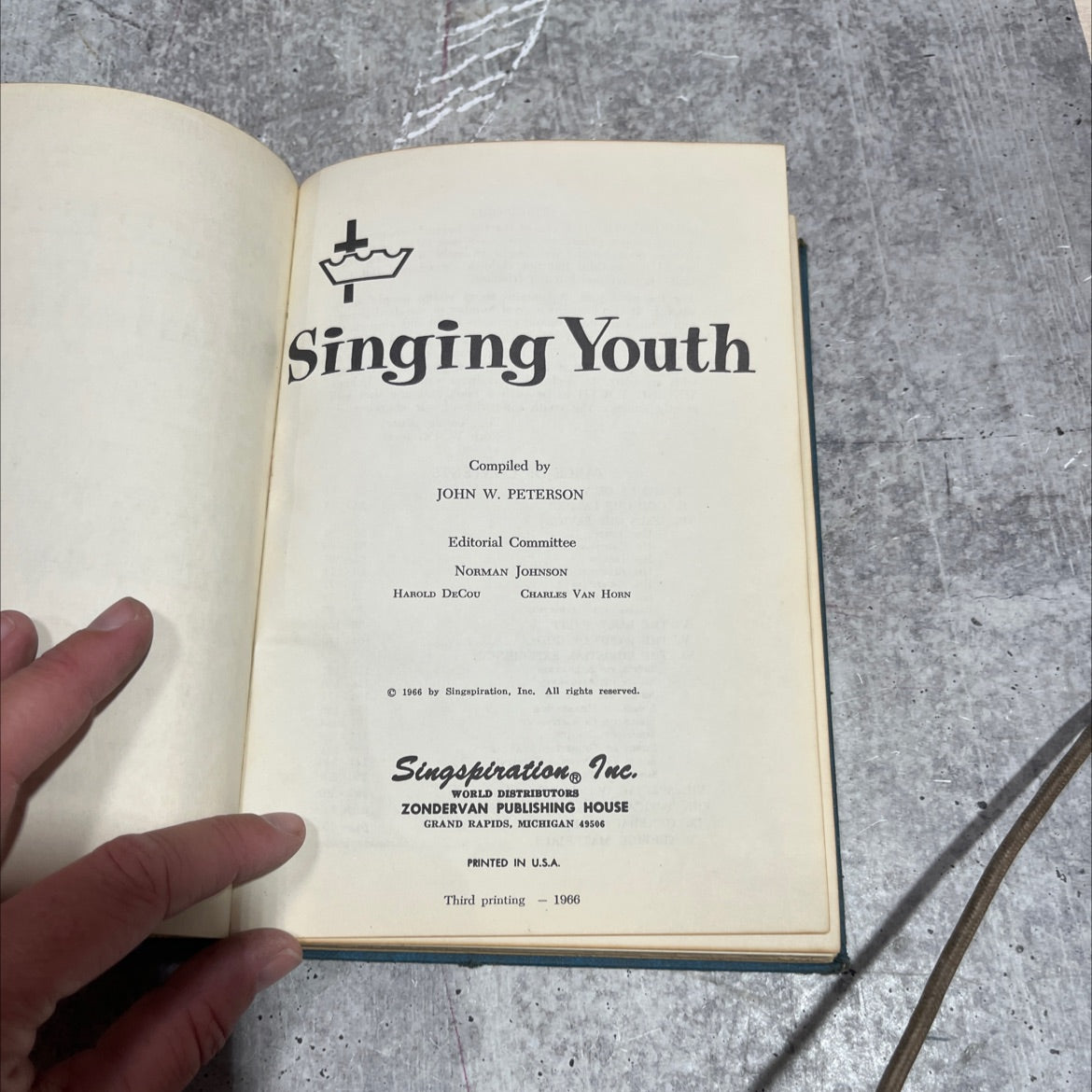 singing youth book, by john w. peterson, 1966 Hardcover image 2