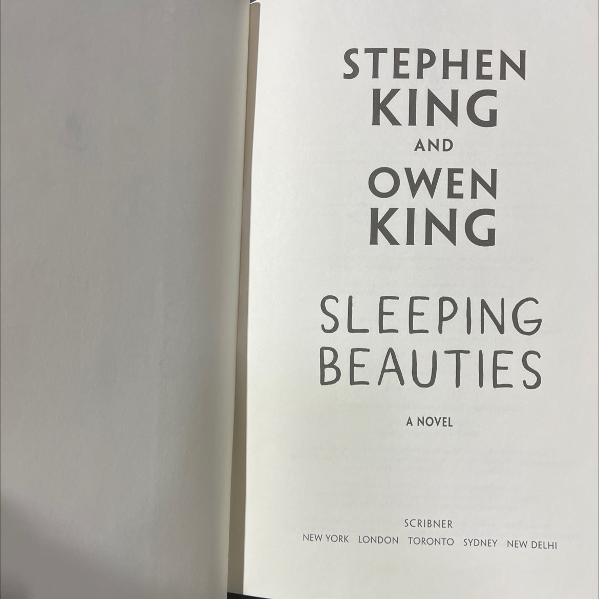 sleeping beauties book, by Stephen King and Owen King, 2017 Hardcover image 2