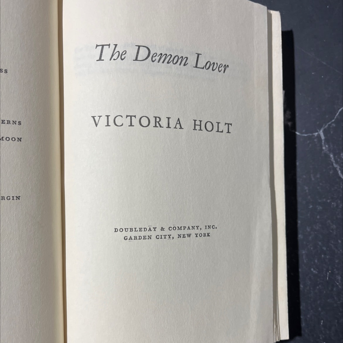 ss the demon lover book, by victoria holt, 1982 Hardcover image 2