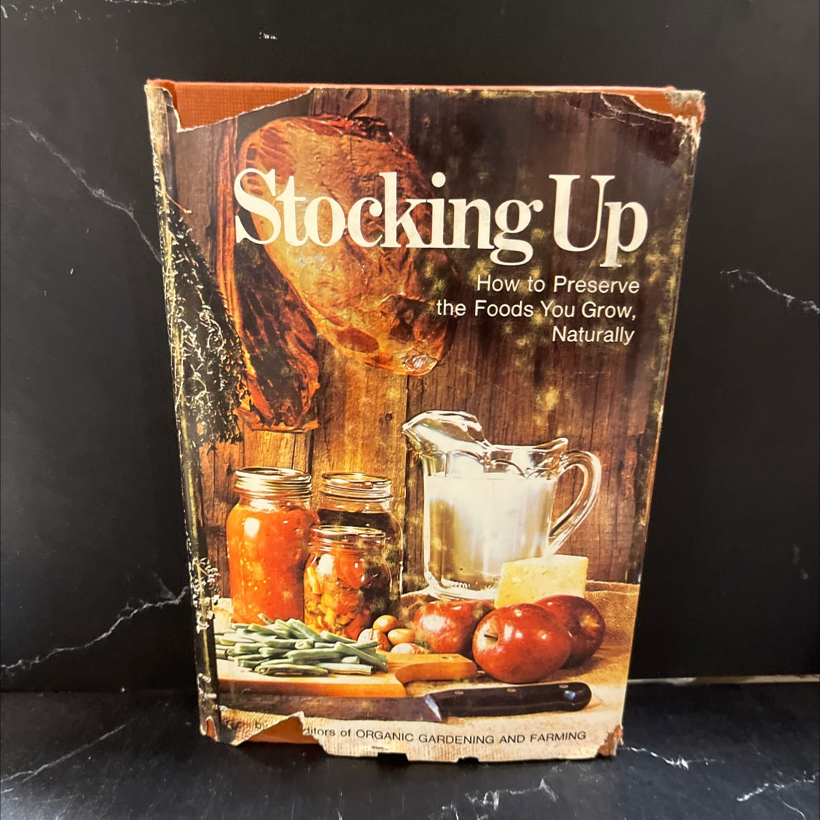 stocking up how to preserve the foods you grow naturally book, by staff of organic gardening and farming, 1973 Hardcover image 1