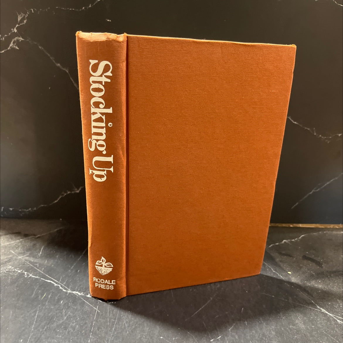 stocking up how to preserve the foods you grow naturally book, by staff of organic gardening and farming, 1973 Hardcover image 1