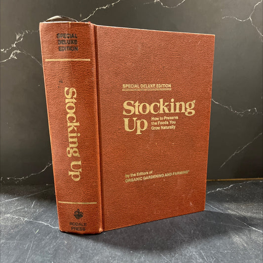 stocking up how to preserve the foods you grow naturally book, by staff of organic gardening and farming, 1977 Hardcover image 1