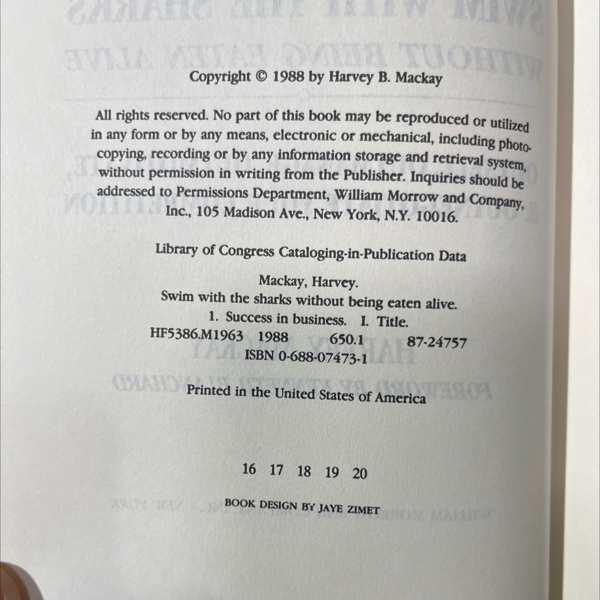 swim with the sharks without being eaten alive book, by harvey mackay, 1988 Hardcover image 3