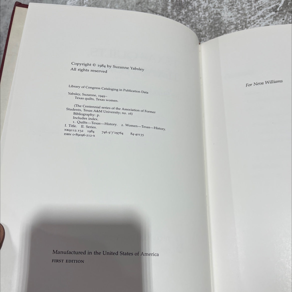 SIGNED texas quilts, texas women book, by suzanne yabsley, 1985 Hardcover image 3