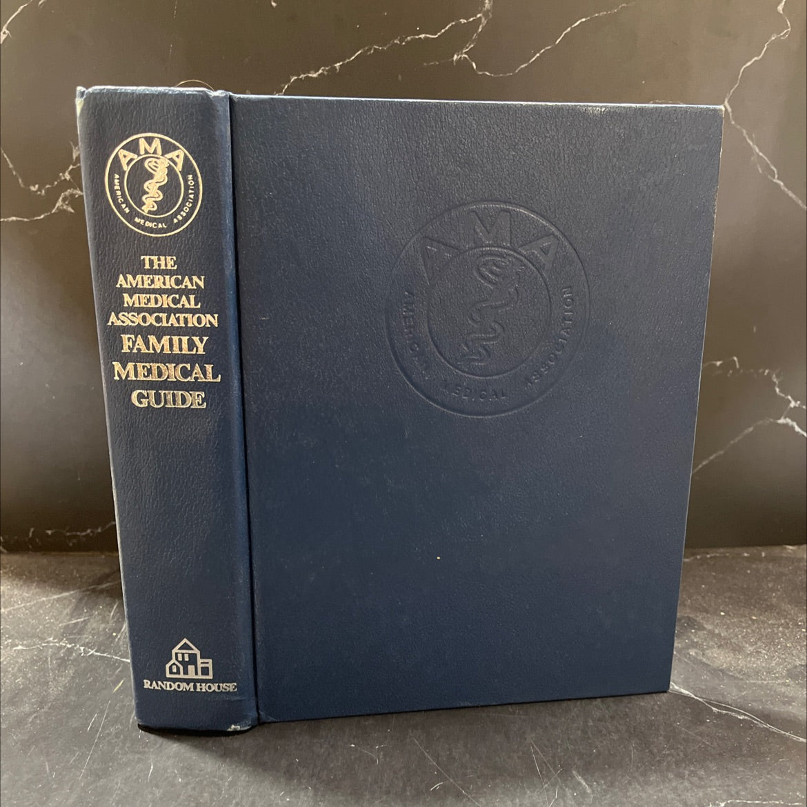 the american medical association family medical guide book, by jeffrey r.m. kunz, md, 1982 Hardcover image 1