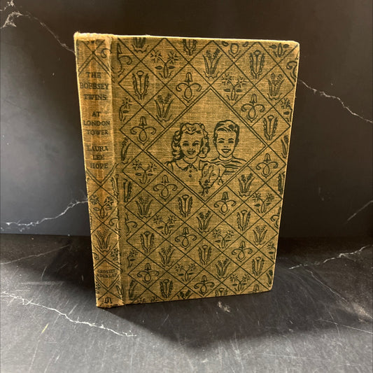 the bobbsey twins at london tower book, by laura lee hope, 1959 Hardcover image 1