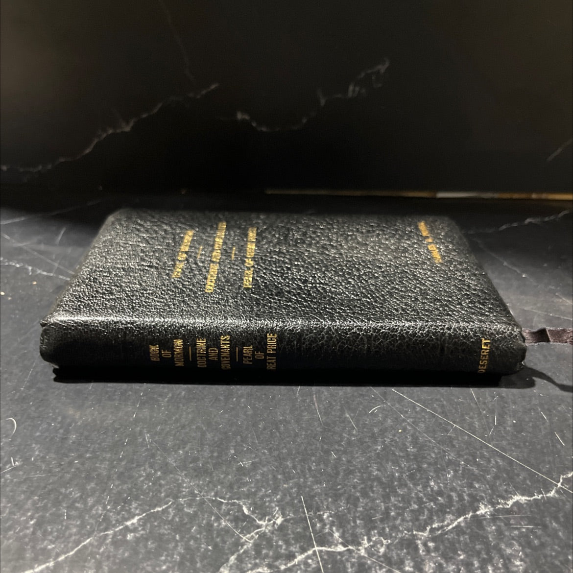 the book of mormon book, by joseph smith, 1976 Leather image 1