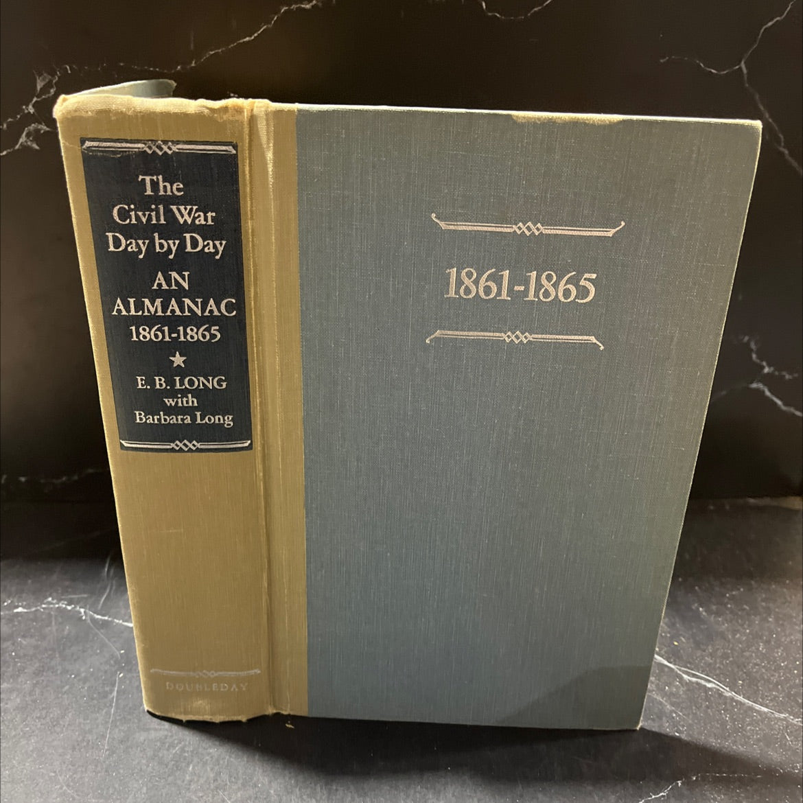 the civil war day by day dedication an almanac 1861-1865 book, by e. b. long with barbara long, 1971 Hardcover image 1