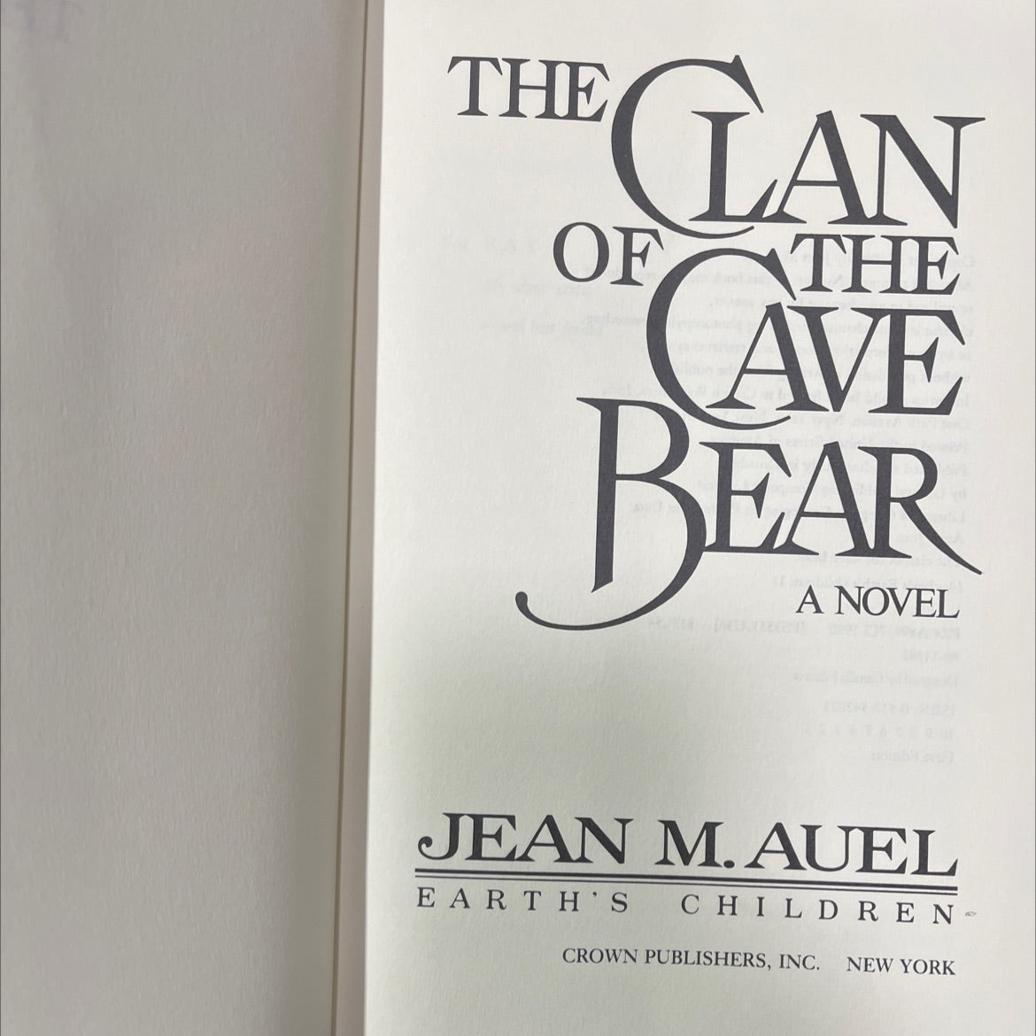 the clan of the cave bear book, by jean m. auel, 1980 Hardcover, First Edition, Vintage image 2