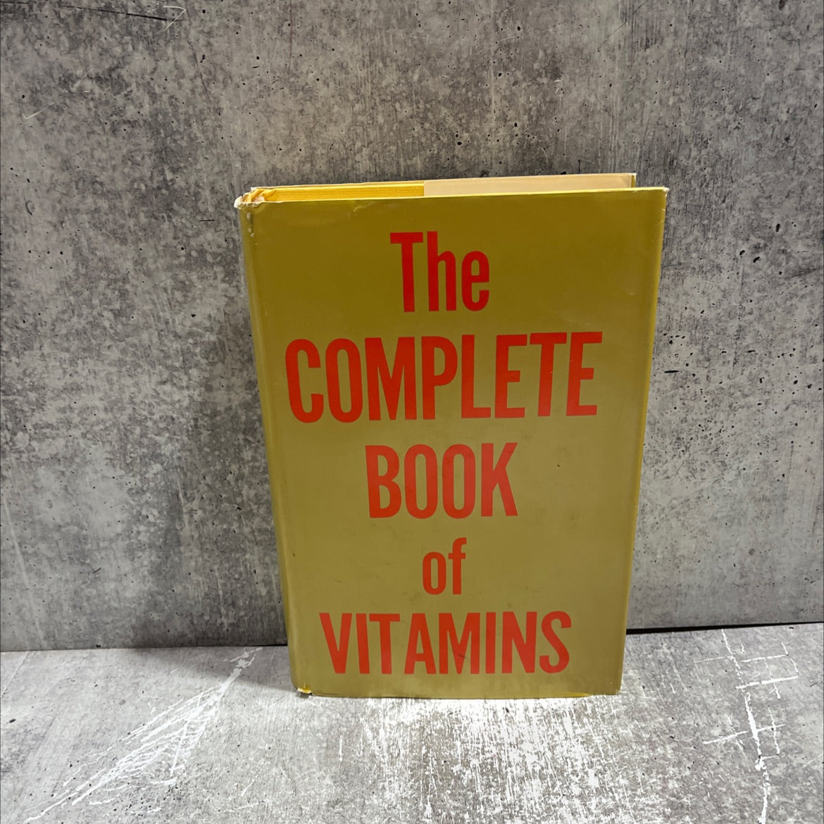the complete book of vitamins book, by j. i. rodale and staff, 1977 Hardcover image 1