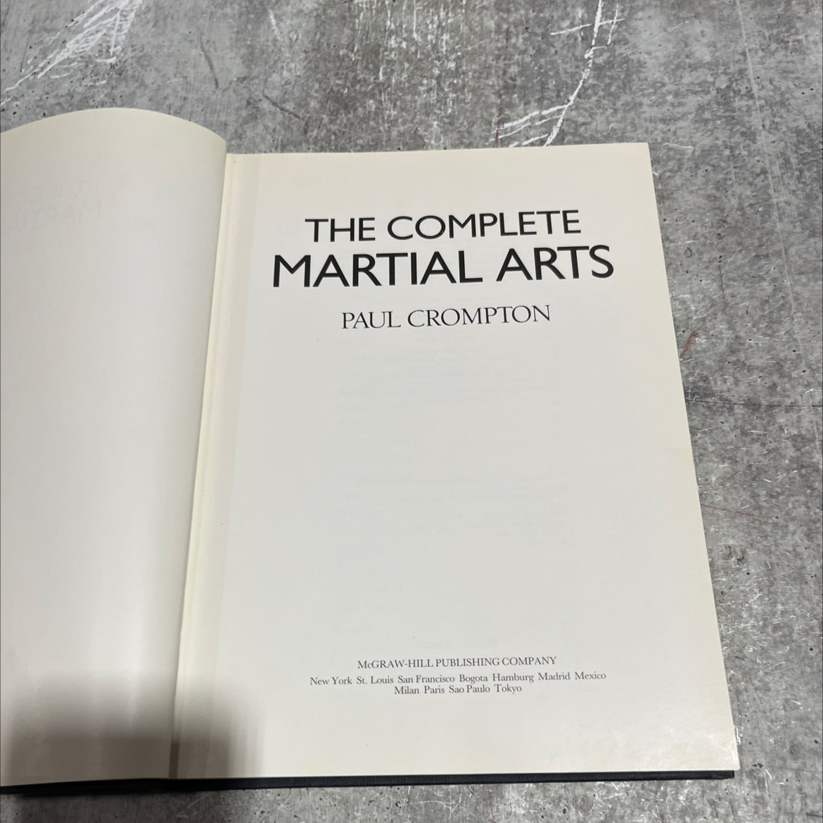 the complete martial arts book, by Paul Crompton, 1989 Hardcover image 2