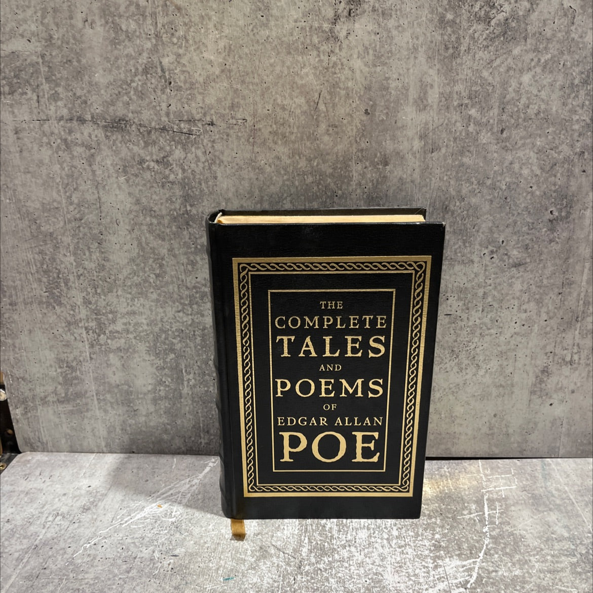 the complete tales and poems of edgar allan poe book, by edgar allan poe, 1992 Leather image 1