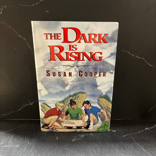 the dark is rising book, by susan cooper, 1977 Hardcover image 1