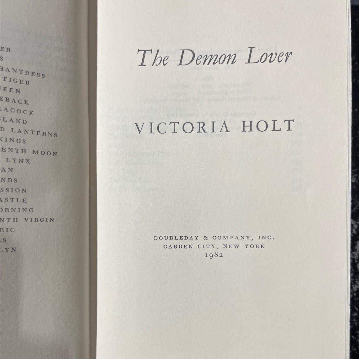 the demon lover book, by victoria holt, 1982 Hardcover image 2
