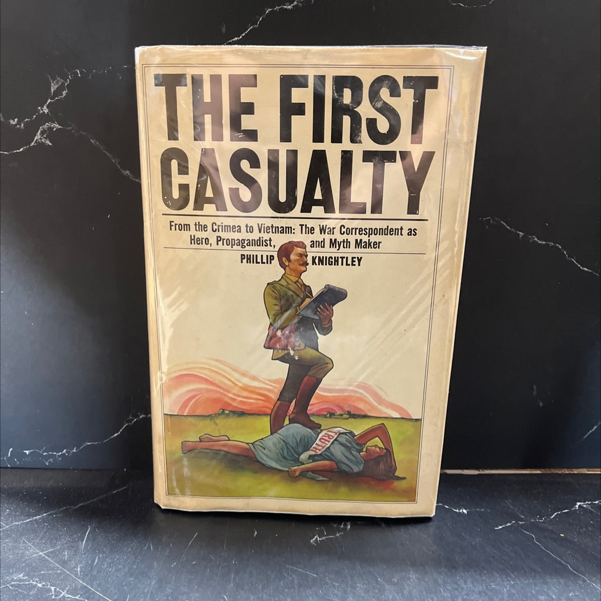 the first casualty book, by phillip knightley, 1975 Hardcover image 1