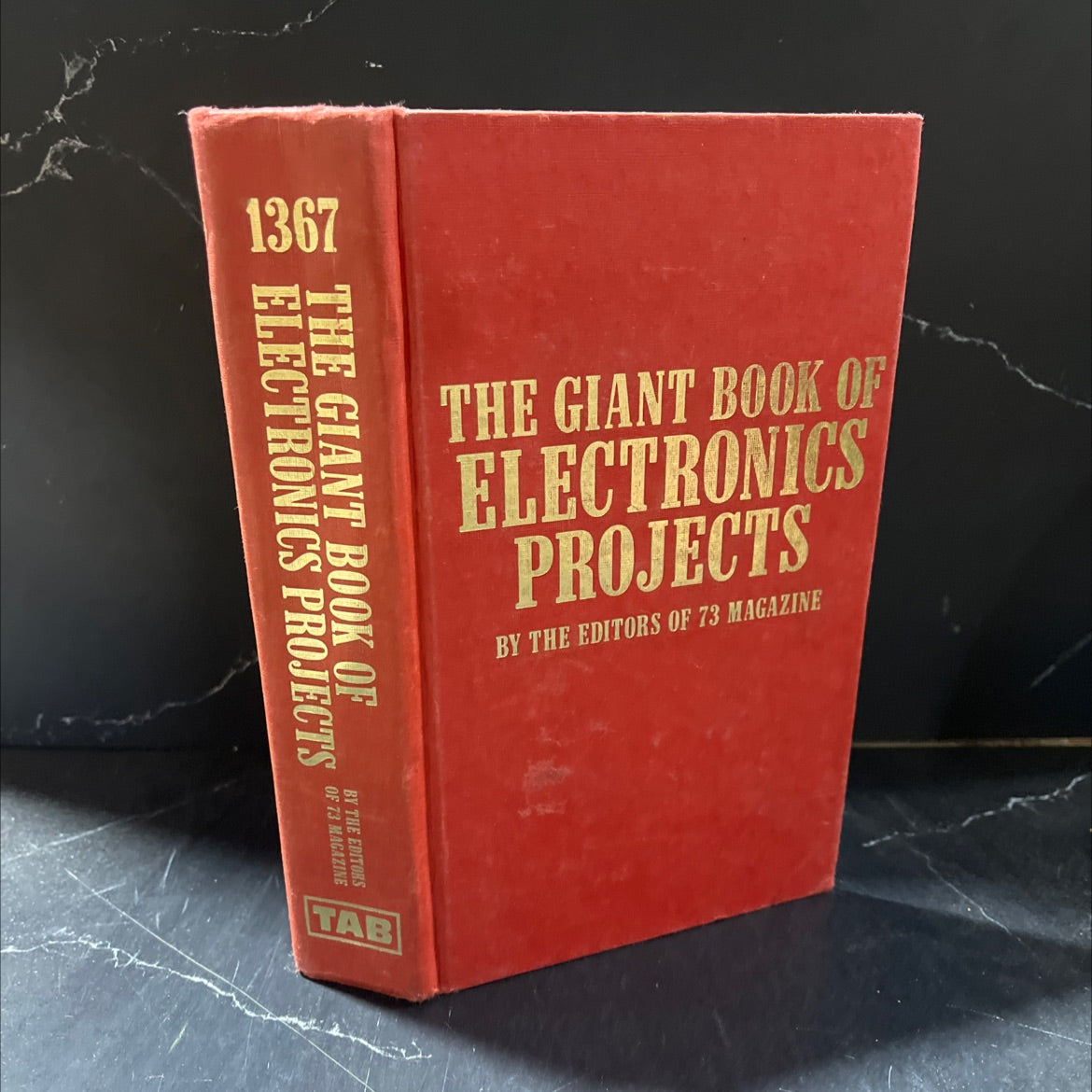 the giant book of electronics projects book, by editors of 73 magazine, 1982 Hardcover image 1