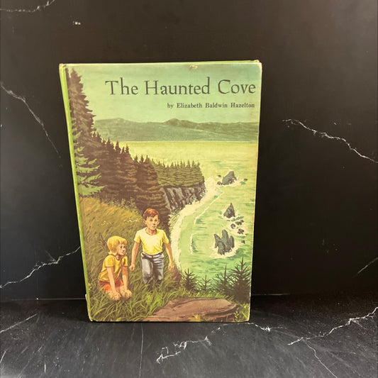 the haunted cove book, by elizabeth baldwin hazelton, 1971 Hardcover image 1