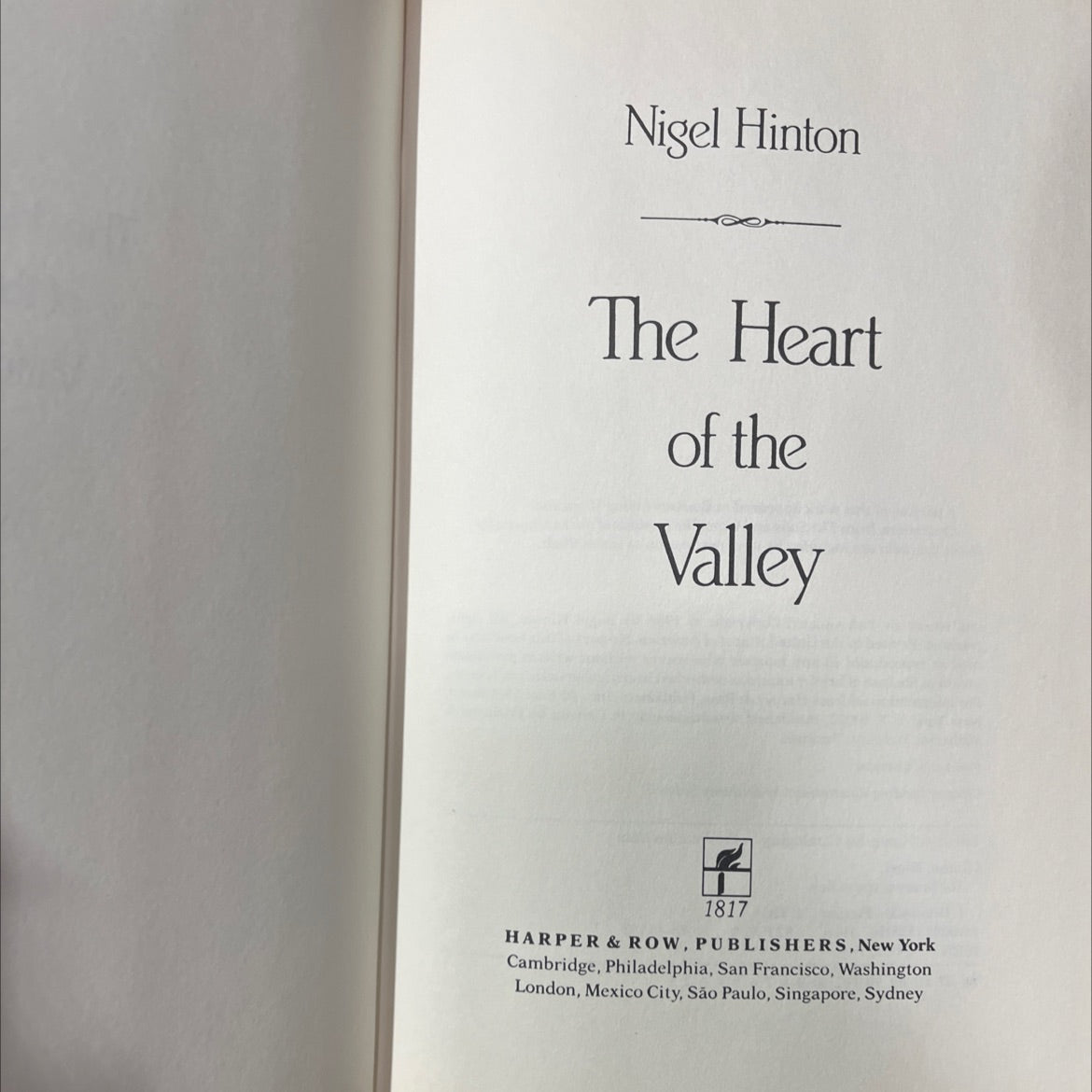 the heart of the valley book, by Nigel Hinton, 1986 Hardcover image 2