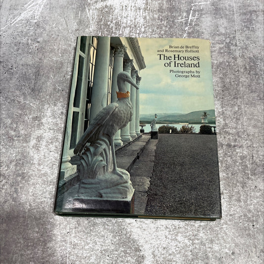the houses book, by george mot, brian de breffny, rosemary ffolliott, 1975 Hardcover image 1
