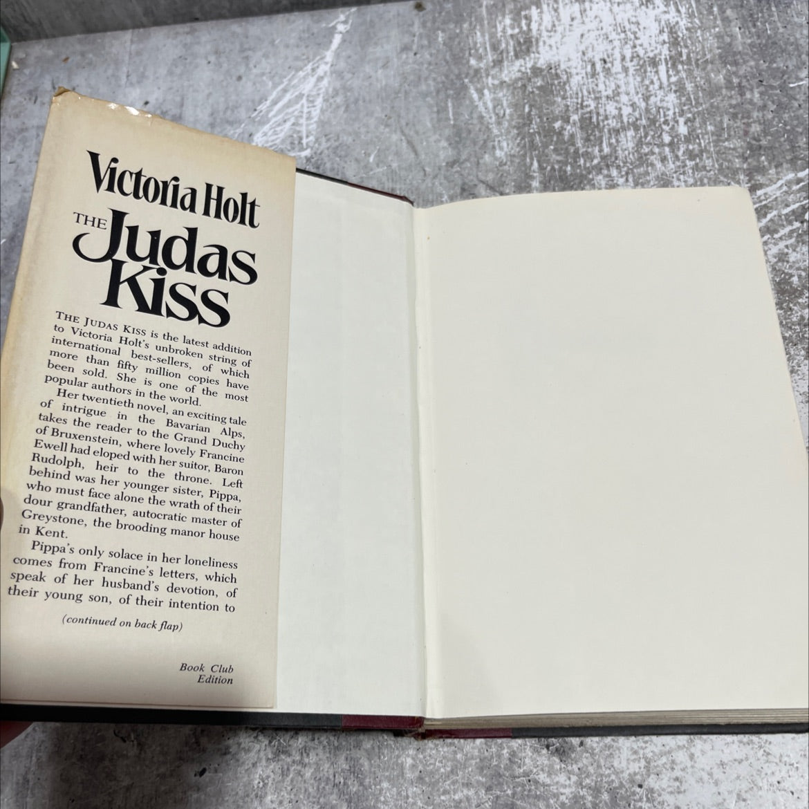 the judas kiss book, by Victoria Holt, 1981 Hardcover image 4