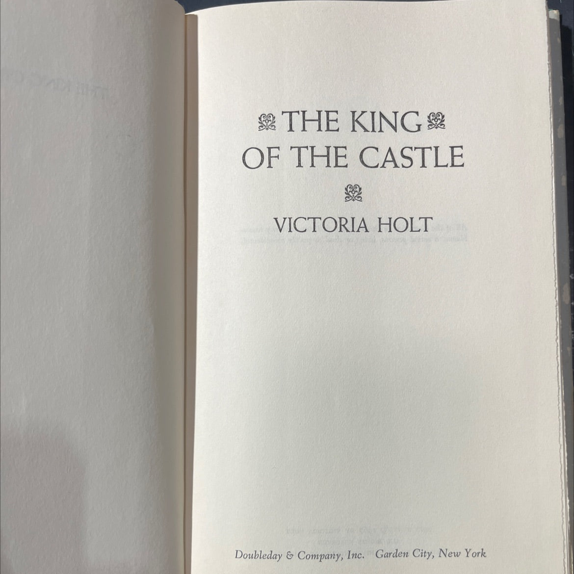 the king of the castle book, by victoria holt, 1967 Hardcover image 2