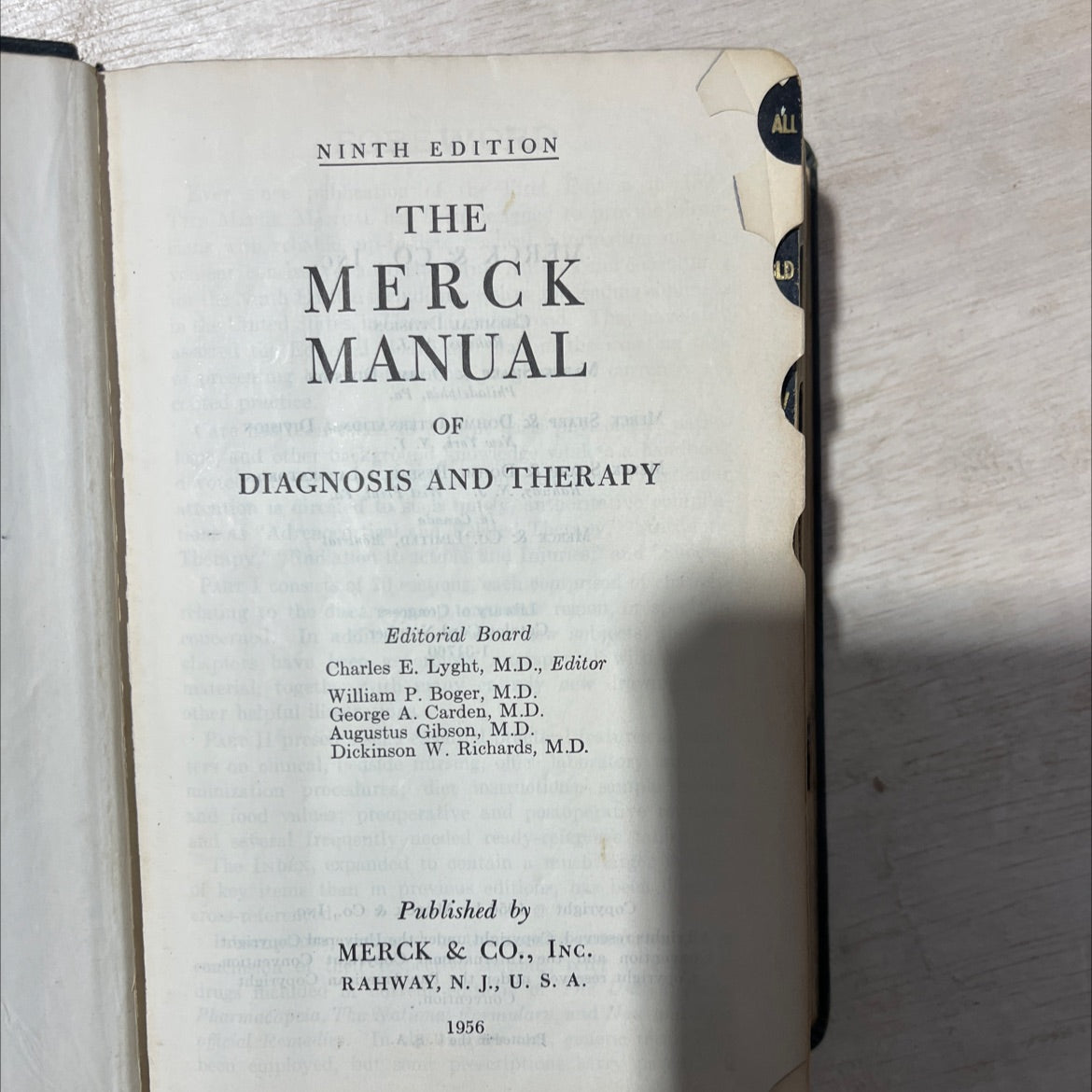 the merck manual of diagnosis and therapy book, by Charles E. Lyght, M.D., 1956 Leather, Vintage image 2