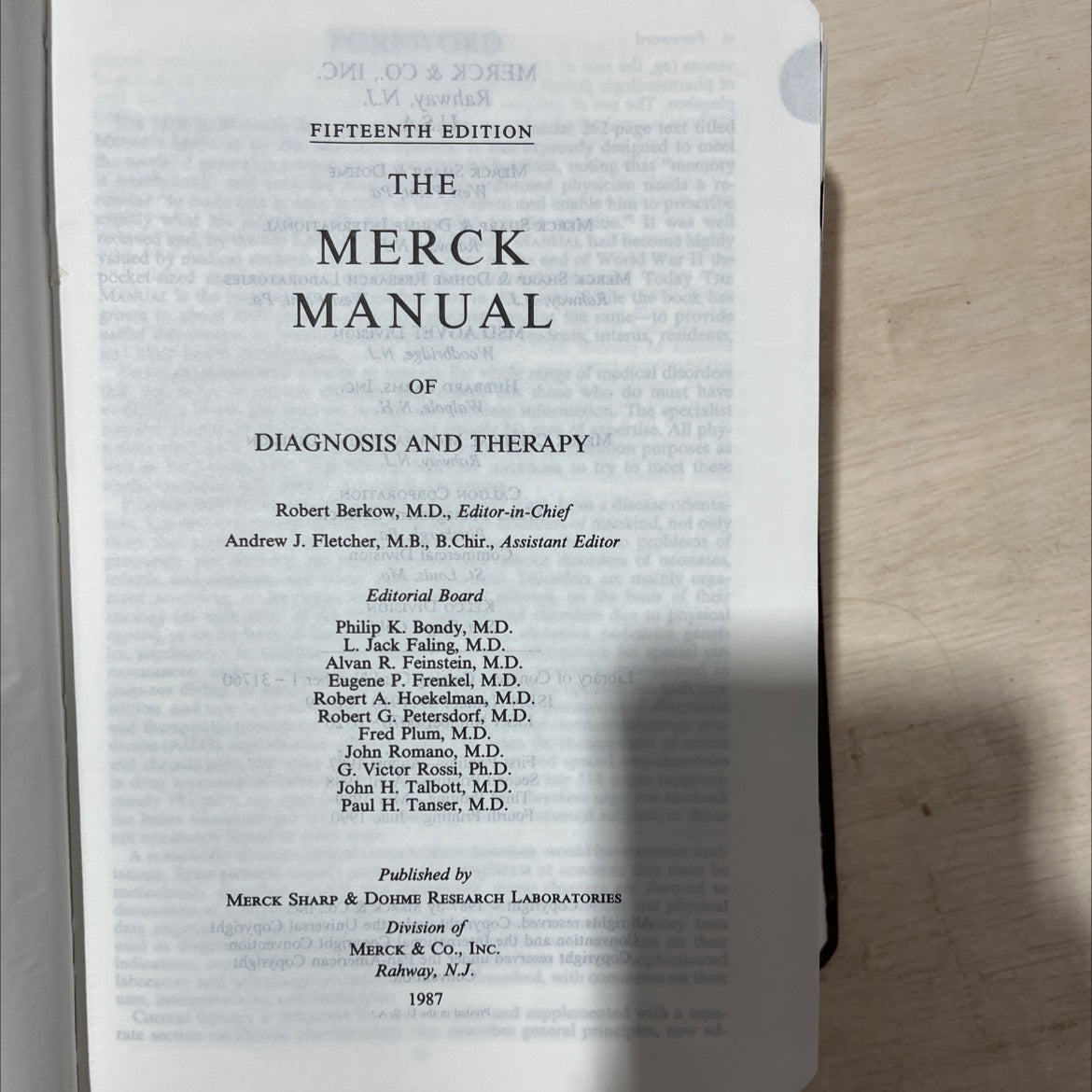 the merck manual of diagnosis and therapy book, by Robert Berkow, M.D., 1987 Leather image 2